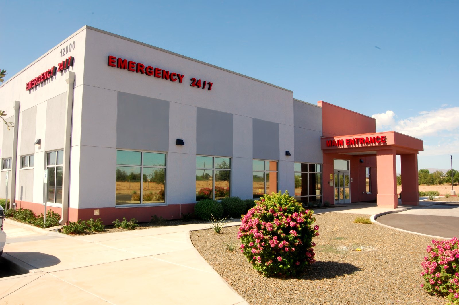 The front entrance of the El Mirage emergency room.