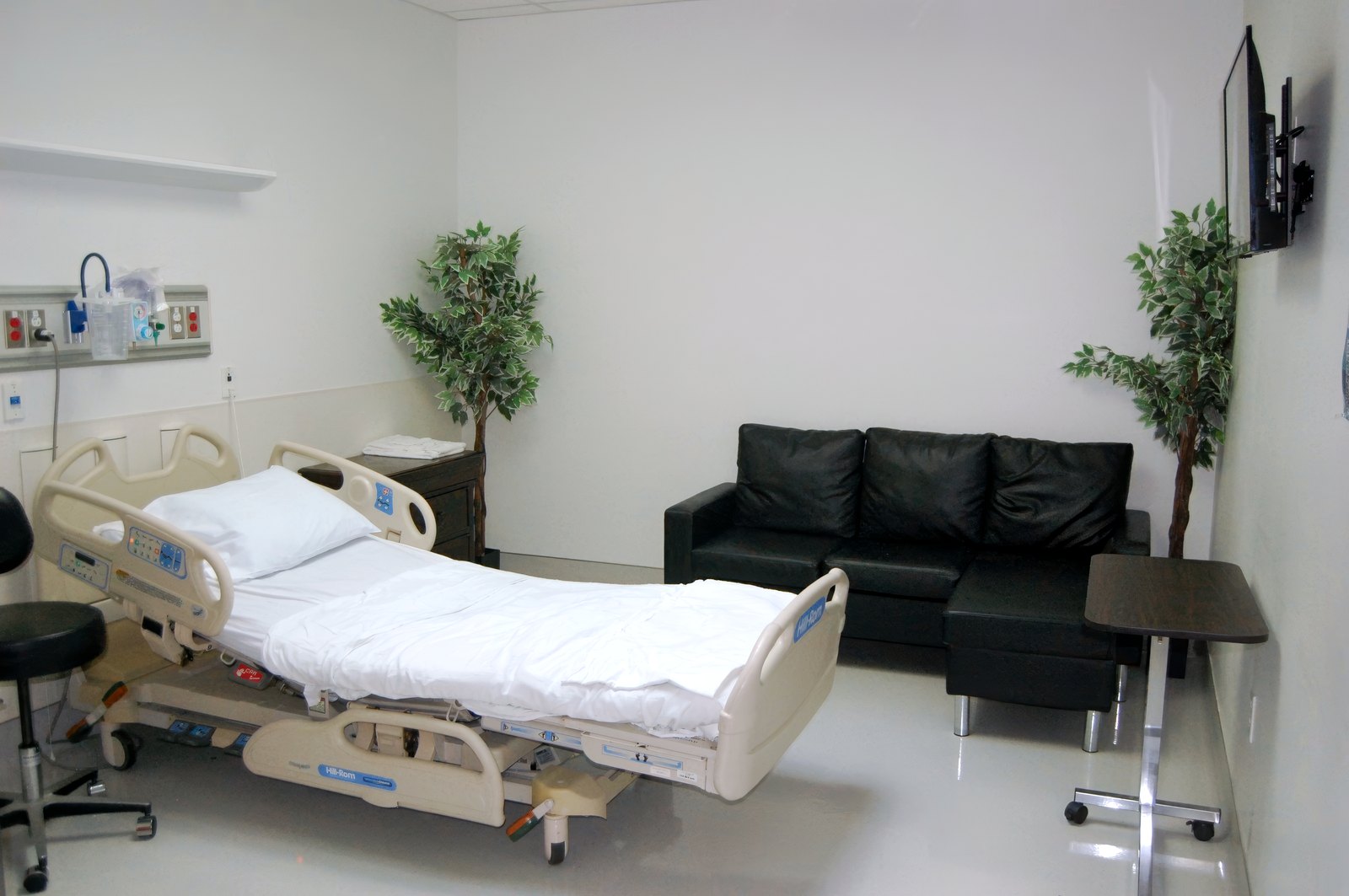 A patient room at Fountain Hills Medical Center.